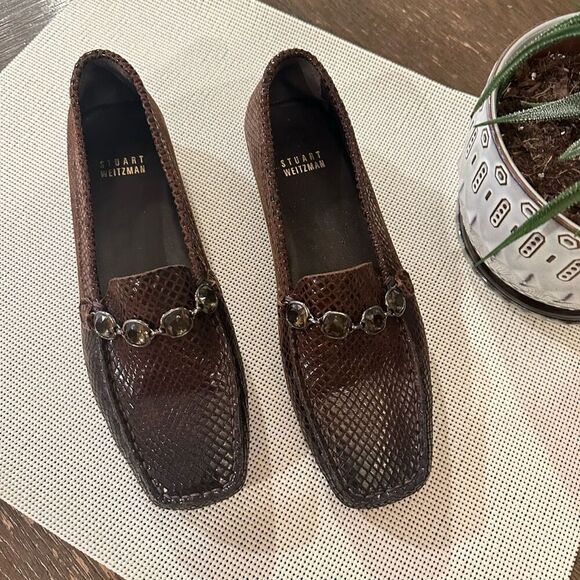 STUART‎ WEITZMAN Brown Python Embossed Comfy Leather Loafers Embellished sz 6.5M - Picture 2 of 9
